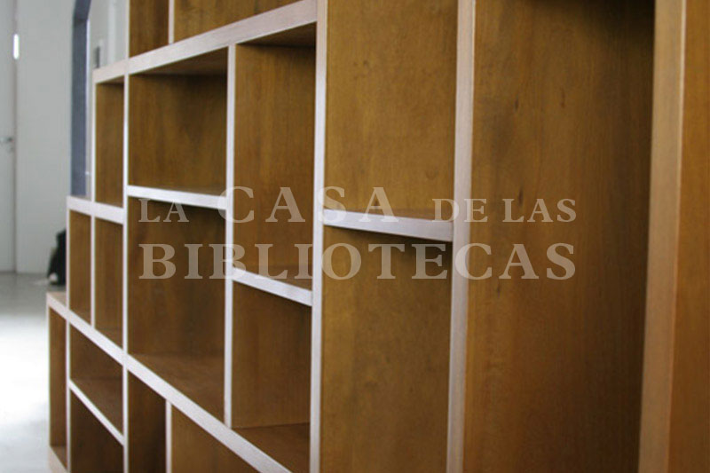 Biblioteca Moderna en Madera de guatambu con estantes fijos a medida