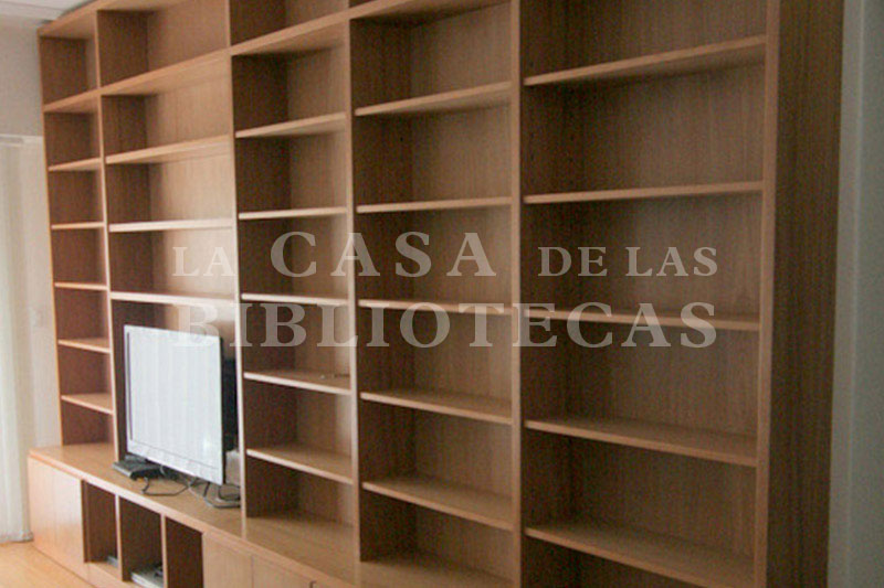Biblioteca Moderna en Madera a medida para TV