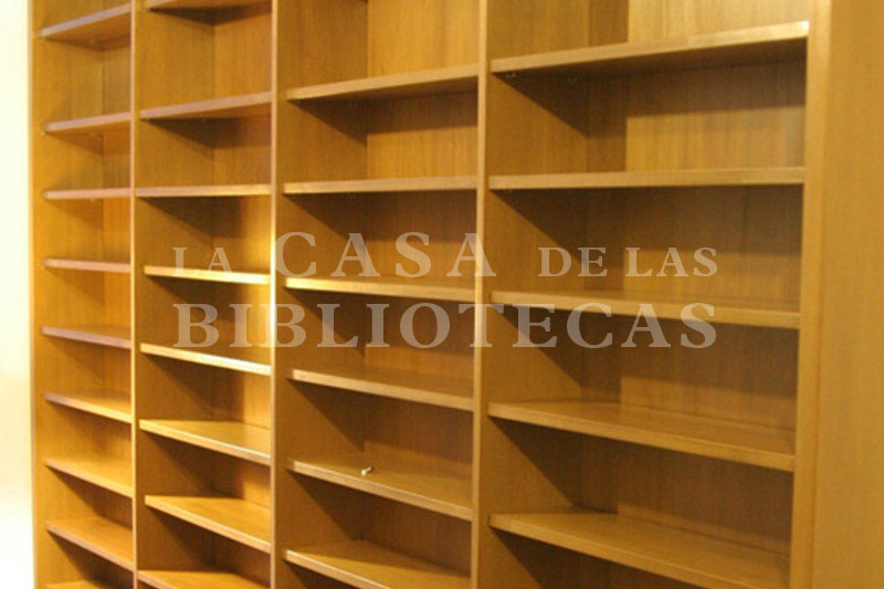 Biblioteca Moderna en Madera a medida estantes fijos